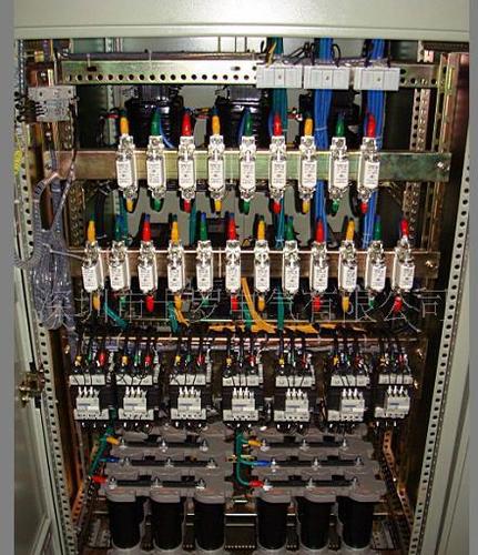  高壓配電柜電容一般多久更換？