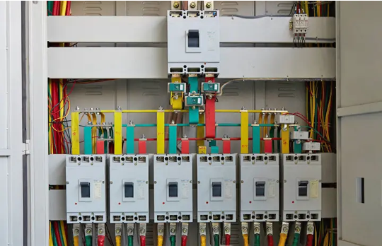 動力配電柜進(jìn)出線方式？