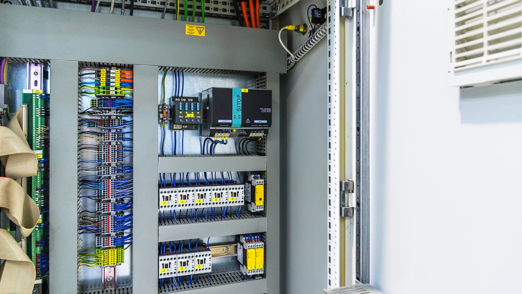 PLC配電柜的優(yōu)點有哪些？
