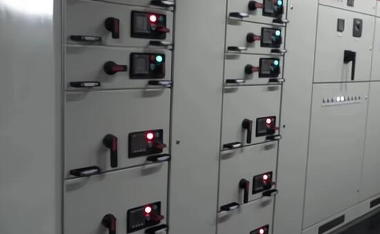 電氣設(shè)備的外殼應(yīng)有什么防護(hù)措施？